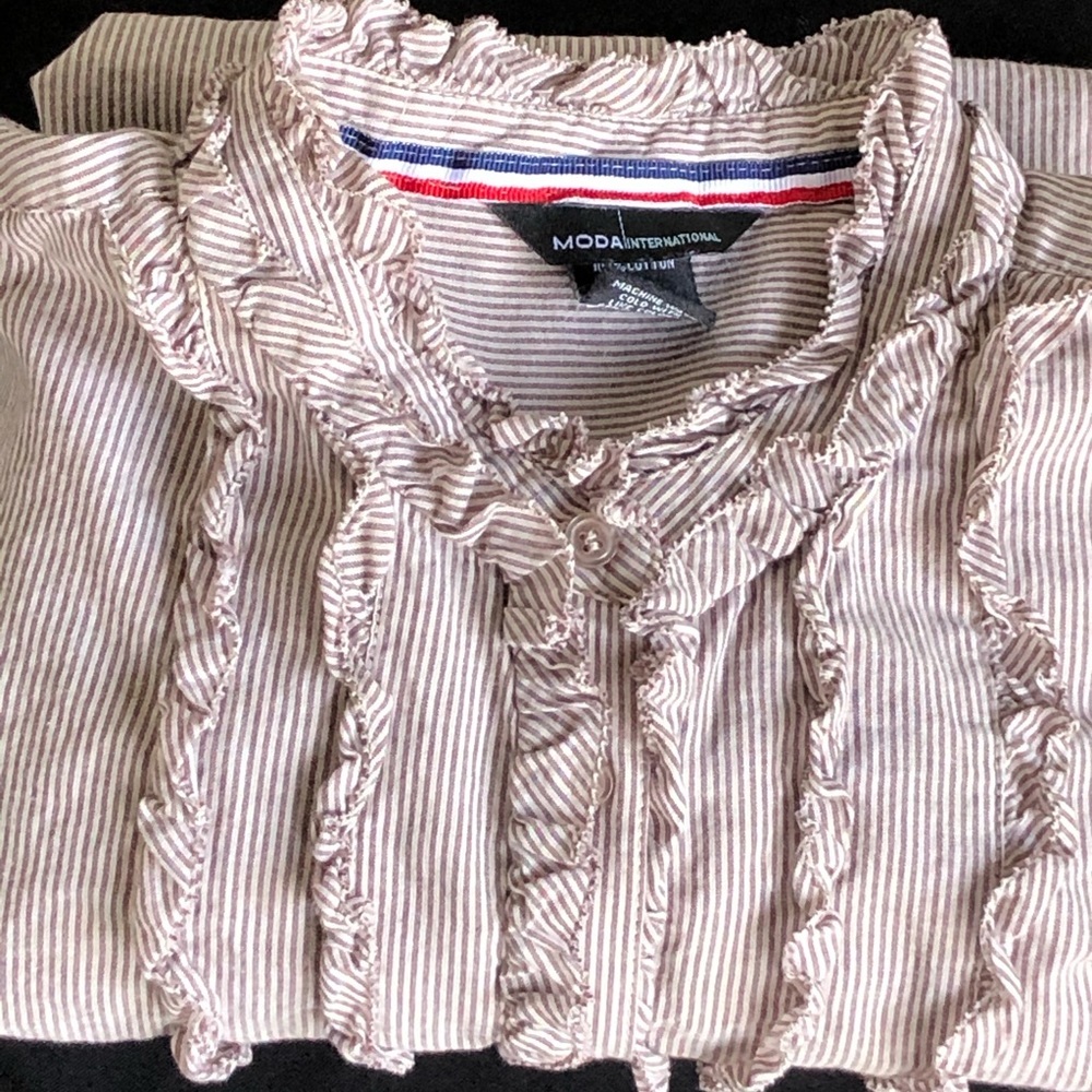 🎁Striped Button-Down Shirt by Moda International Size M —#075 - Picture 2 of 14